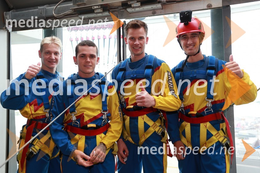 Fredrik Lindgren (Šve); Tai Woffinden (VB); Matej Žagar (Slo); Chris Holder (Avs)Skyfall, Žagar, Holder, Lindgren in Woffinden skočili iz 192 metrskega stolpa Skytowerja