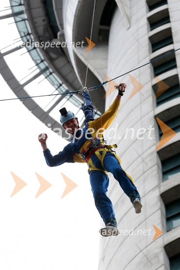 Skyfall, Žagar, Holder, Lindgren in Woffinden skočili iz 192 metrskega stolpa Skytowerja