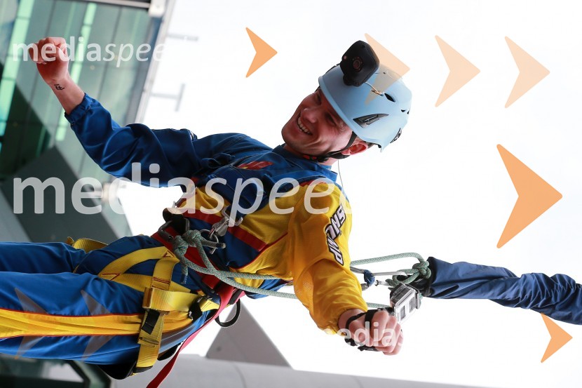 Matej Žagar (Slo)Skyfall, Žagar, Holder, Lindgren in Woffinden skočili iz 192 metrskega stolpa Skytowerja