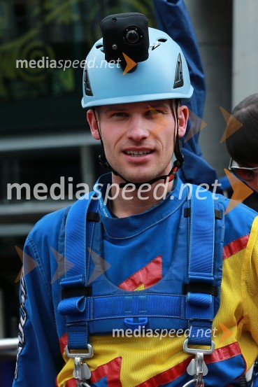 Matej Žagar (Slo)Skyfall, Žagar, Holder, Lindgren in Woffinden skočili iz 192 metrskega stolpa Skytowerja
