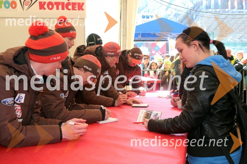 Podpisovanje avtogramovPlanica 2013, finale v smučarskih poletih, četrtek