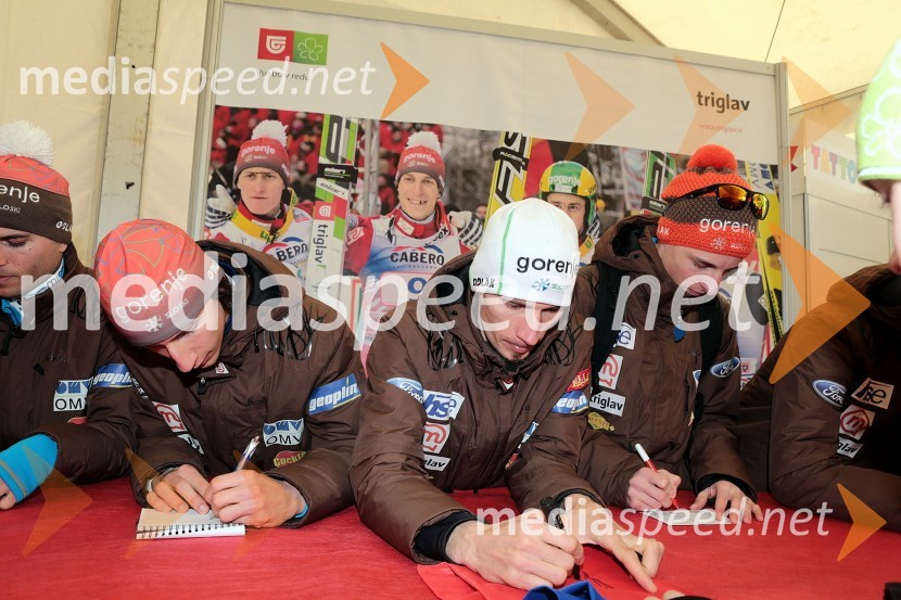 Podpisovanje avtogramovPlanica 2013, finale v smučarskih poletih, četrtek