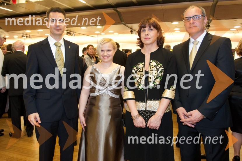 Danilo Tomšič, direktor sektorja skrb za uporabnike Telekom Slovenije; soproga Andreja Šuštaršič Tomšič; ...; ...Veliki dobrodelni Lions ples 2013
