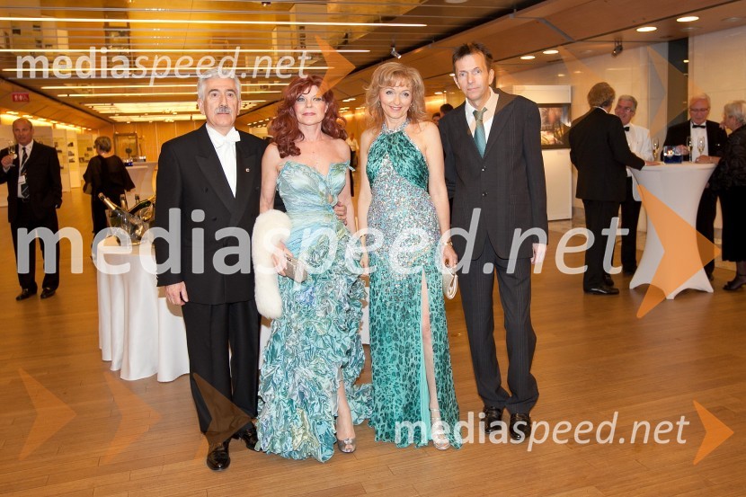 Rajko Kotnik,&nbsp;državni pravobranilec in predsednik Lions kluba Ljubljana Rožnik; Darja Kuhar Kotnik;&nbsp;Andrej Kocjan, arhitekt, Lilijana Kastelic, oblikovalkaVeliki dobrodelni Lions ples 2013