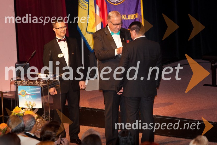 Zoran Vodopija, guverner slovenskih Lionsov;&nbsp;Wayne A. Madden, predsednik svetovne Lions organizacije; ...Veliki dobrodelni Lions ples 2013