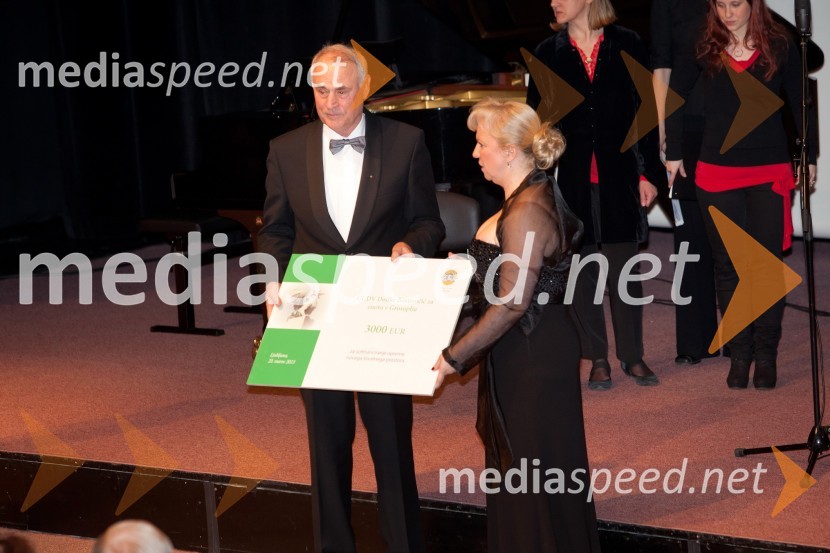 ...; Sabrina Pečelin, vodja odnosov z javnostmi pri Porsche Slovenija d.o.o., predsednica Lions kluba Ljubljana&nbsp;Veliki dobrodelni Lions ples 2013