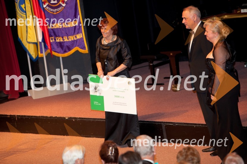 ...; ...;&nbsp;Sabrina Pečelin, vodja odnosov z javnostmi pri Porsche Slovenija d.o.oVeliki dobrodelni Lions ples 2013