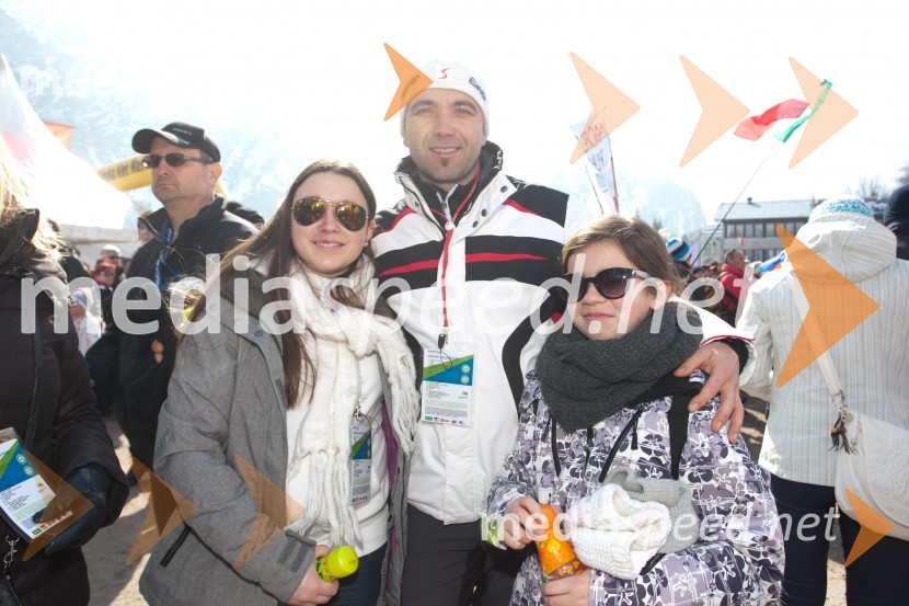 Katarina Ocepek; Bogdan Capuder, strokovni sodelavec, Postonjska jama; Ana OcepekPlanica 2013, finale v smučarskih poletih, sobota