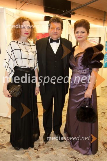 Hermina Kovačič, novinarka, ambasadorka Diners Club Style; Milena Eber Štimac, krznarstvo Eber, s soprogomVeliki dobrodelni Lions ples 2013