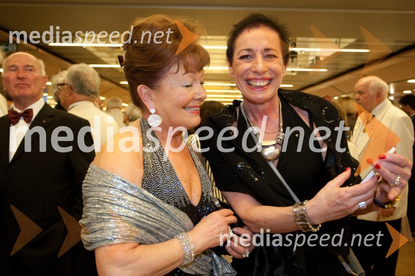 Tjaša Andree Prosenc, nekdanja drsalka, odvetnica; Milenka KnezVeliki dobrodelni Lions ples 2013