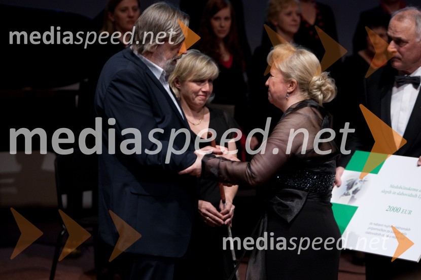 ...; ...;&nbsp;Sabrina Pečelin, vodja odnosov z javnostmi pri Porsche Slovenija d.o.o., predsednica Lions kluba Ljubljana 2012/2013Veliki dobrodelni Lions ples 2013