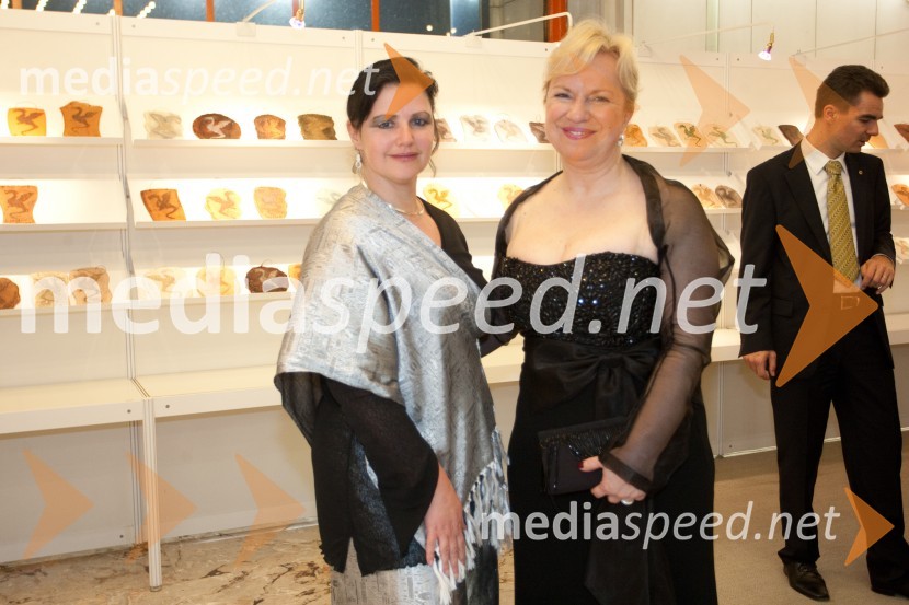 Katja Jurgec Bricman, Porcelan Catbryur; Sabrina Pečelin, vodja odnosov z javnostmi pri Porsche Slovenija d.o.o.Veliki dobrodelni Lions ples 2013