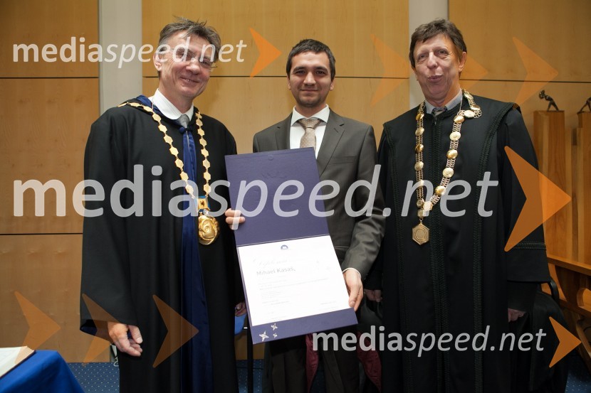 Prof. dr. Danijel Rebolj, rektor Univerze v Mariboru; dr. Mihael 
Kasaš,&nbsp; Fakulteta za kemijo in kemijsko tehnologijo UM; prof. dr. Željko 
Knez, dekan Fakultete za kemijo in kemijsko tehnologijo UMUniverza v Mariboru, promocija doktorjev znanosti, marec 2013