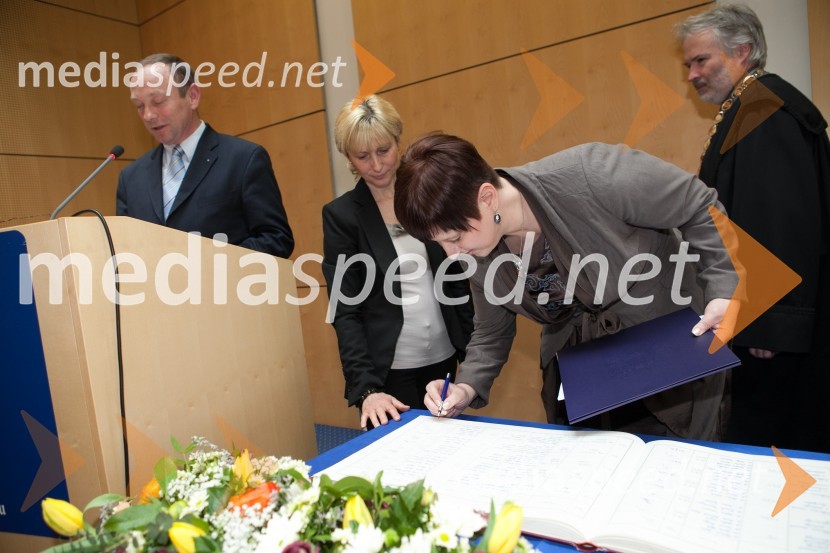 Dr. Simona Šarotar Žižek, 
Ekonomsko-poslovna fakulteta UMUniverza v Mariboru, promocija doktorjev znanosti, marec 2013