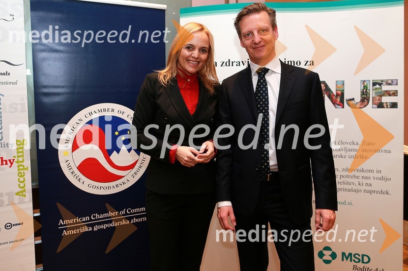 Mag. Ajša Vodnik, izvršna direktorica Ameriške gospodarske zbornice (AmCham); Mark Ypinga, director Merck Sharp & Dohme SloveniaAmcham, poslovni zajtrk z naslovom: Intelektualna kreacija in inovacija je lahko prihodnost za Slovenijo