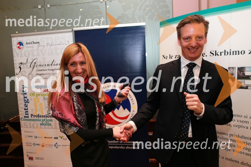 Vida Dolenc, namestnica direktorice direktorica Ameriške gospodarske zbornice (AmCham); Mark Ypinga, director Merck Sharp & Dohme SloveniaAmcham, poslovni zajtrk z naslovom: Intelektualna kreacija in inovacija je lahko prihodnost za Slovenijo