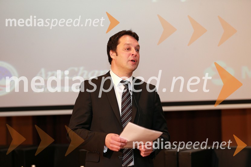 Jaka Repanšek, voditelj okrogle mizeAmcham, poslovni zajtrk z naslovom: Intelektualna kreacija in inovacija je lahko prihodnost za Slovenijo