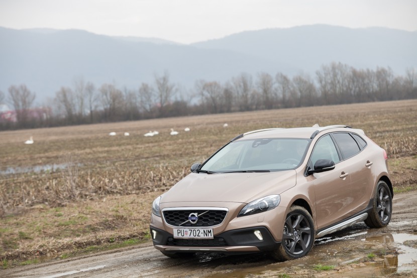 Volvo V40Volvo je vodilen na področju varnosti