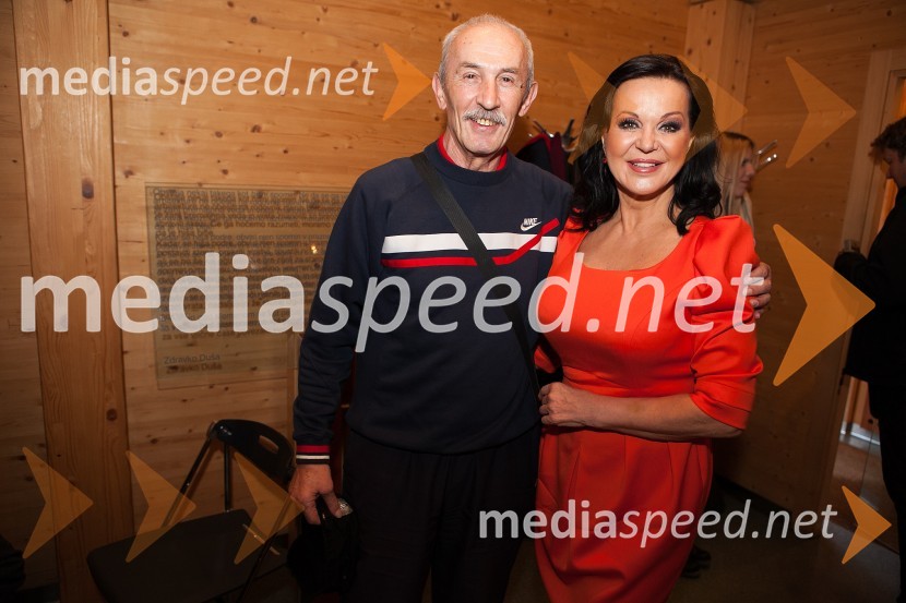 ...; Miša Molk,  televizijska urednica, voditeljicaMiša Molk in Nina Orel, pogovor na Škrabčevi domačiji