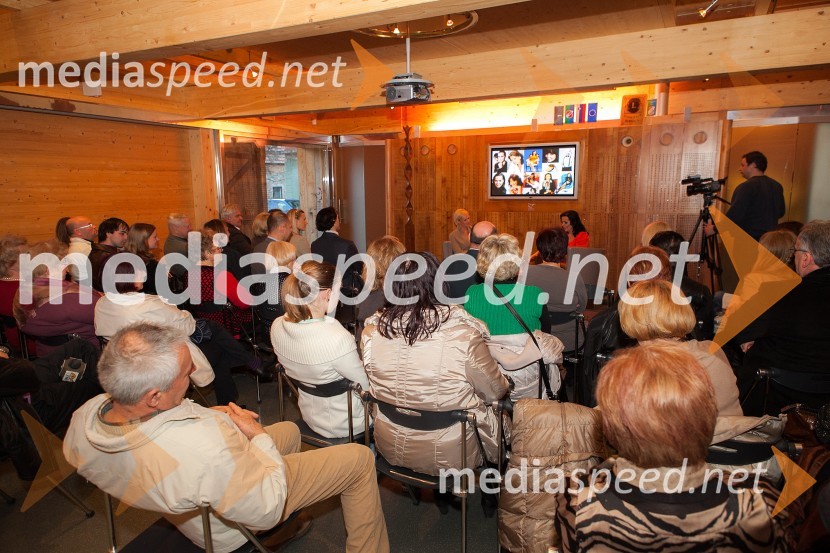 Miša Molk in Nina Orel, pogovor na Škrabčevi domačijiMiša Molk in Nina Orel, pogovor na Škrabčevi domačiji