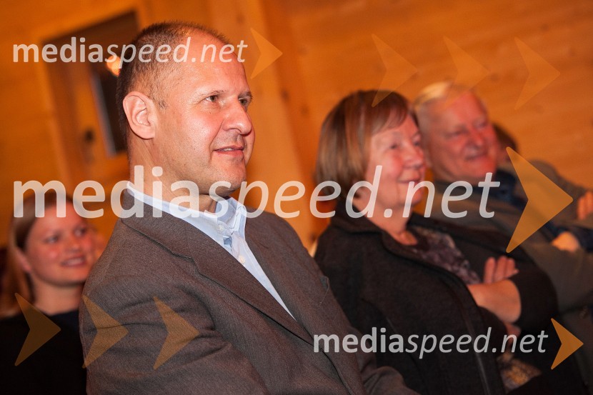 Staš ŠkrabecMiša Molk in Nina Orel, pogovor na Škrabčevi domačiji