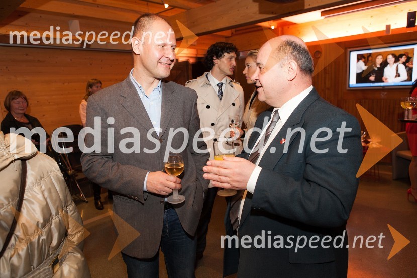 Staš Škrabec; Jože Levstek, župan Občine RibnicaMiša Molk in Nina Orel, pogovor na Škrabčevi domačiji