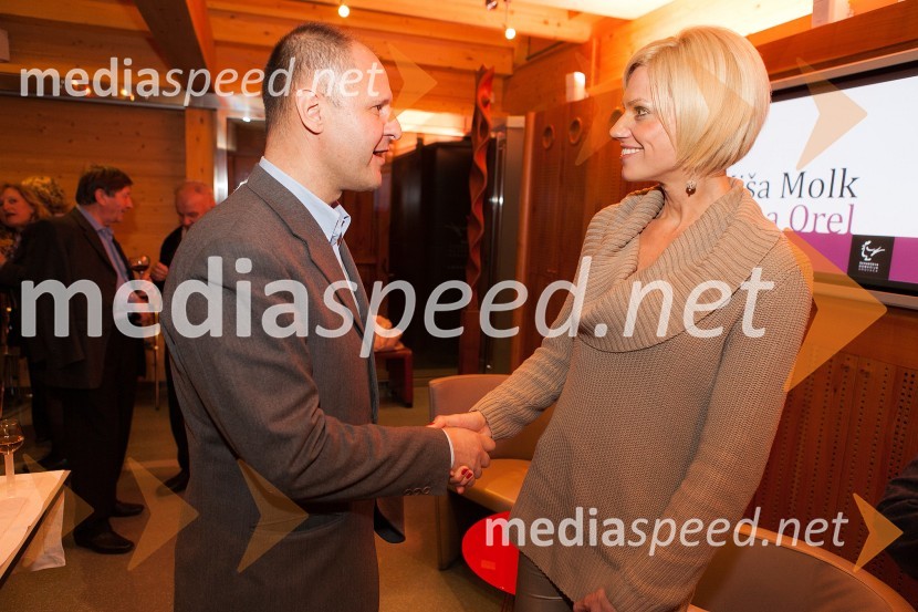 Staš Škrabec; Nina Orel, strokovnjakinja za odnose z javnostmi, novinarkaMiša Molk in Nina Orel, pogovor na Škrabčevi domačiji