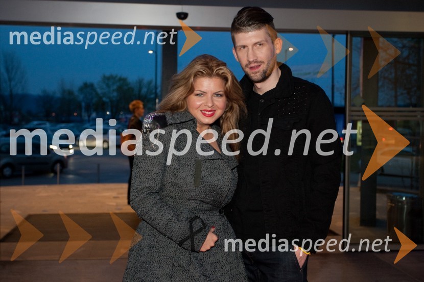 Neisha, glasbenica; Tomaž Mihelič-Marlenna, novinarModna revija kopalk v Emporiumu