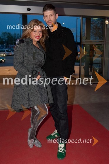 Neisha, glasbenica; Tomaž Mihelič-Marlenna, novinarModna revija kopalk v Emporiumu