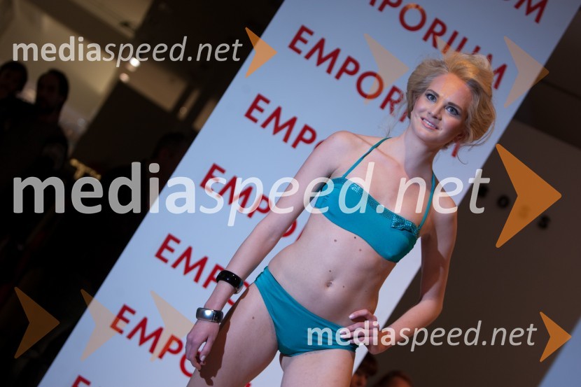 Lana Mahnič Jekoš, miss Slovenije 2011Modna revija kopalk v Emporiumu