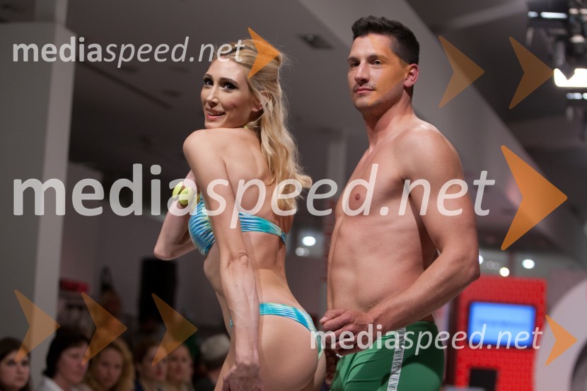 Manca Simčič, manekenka; Saša Omerovič, manekenModna revija kopalk v Emporiumu