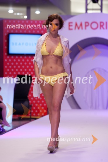 Eva Ahačevčič, manenkenkaModna revija kopalk v Emporiumu