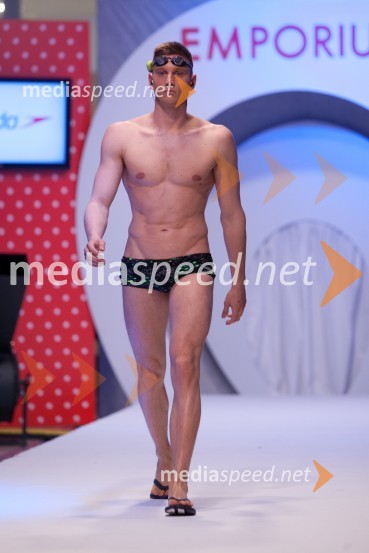 Robert Žbogar, plavalecModna revija kopalk v Emporiumu