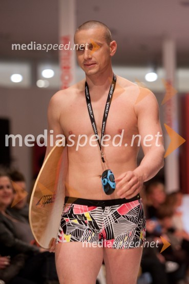 Emil Tahirović, plavalecModna revija kopalk v Emporiumu