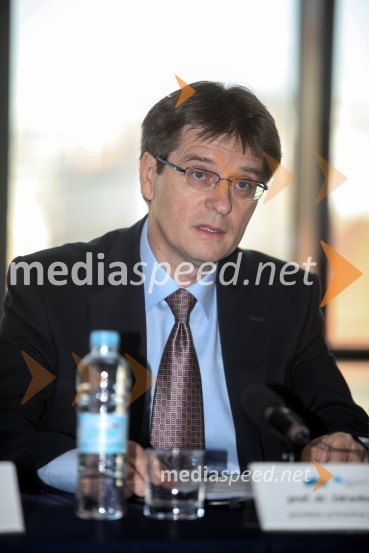 Prof. dr. Zdravko Kačič, prorektor za finančne zadeve Univerze v MariboruMedicinska fakulteta UM, novinarska konferenca o poteku novogradnje