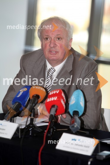 Franc Panjan, predsednik uprave in generalni direktor Begrad d.d.Medicinska fakulteta UM, novinarska konferenca o poteku novogradnje