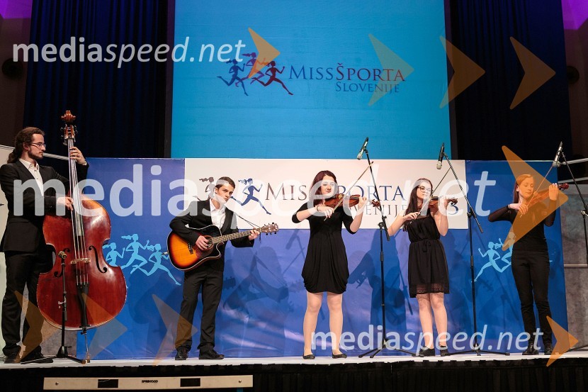 Glasbena skupina Pipin MaliMiss Športa Slovenije 2013, finale