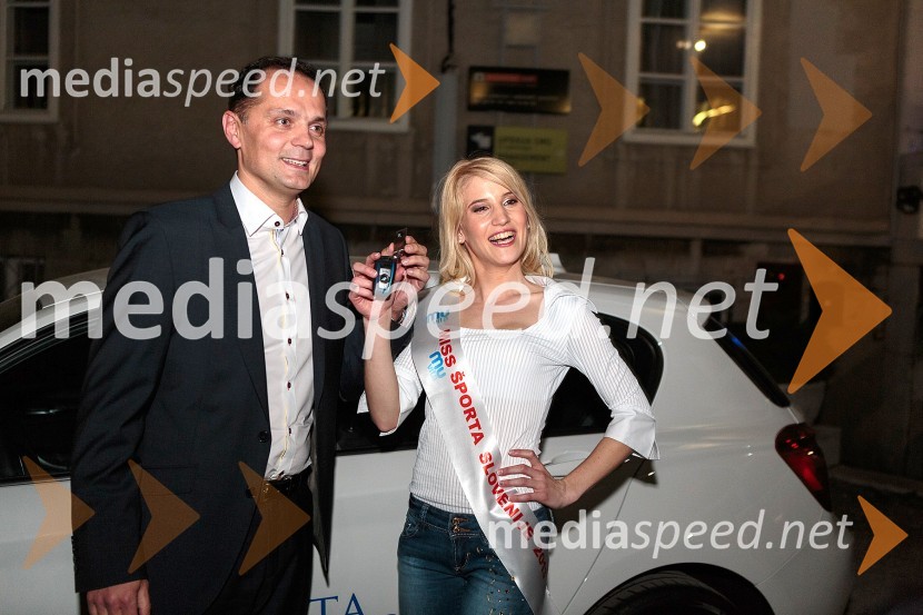 Tomaž Lozar, direktor podjetja Avto Select; Klara KrošeljMiss Športa Slovenije 2013, finale