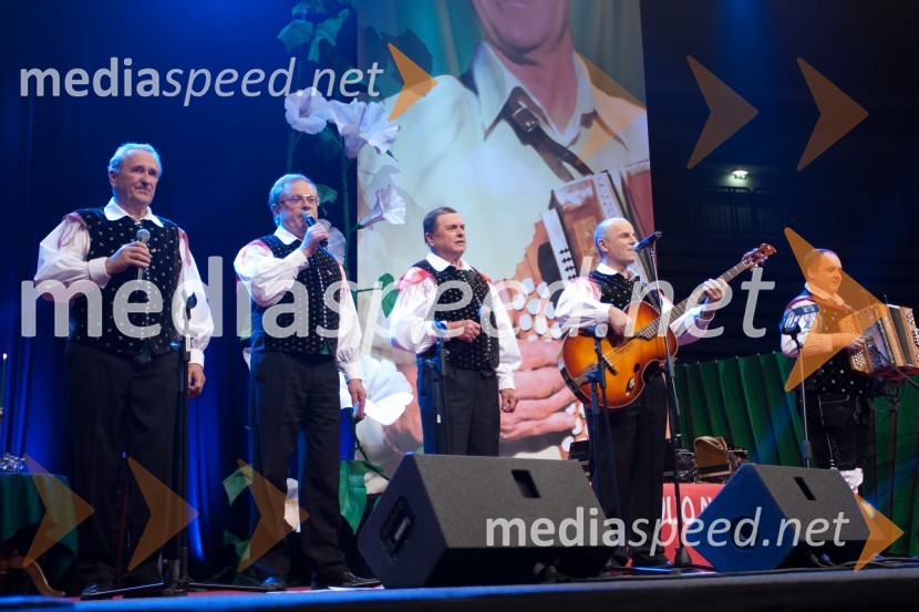 Fantje iz PraprotnaPoklon Lojzetu Slaku in njegovi glasbi