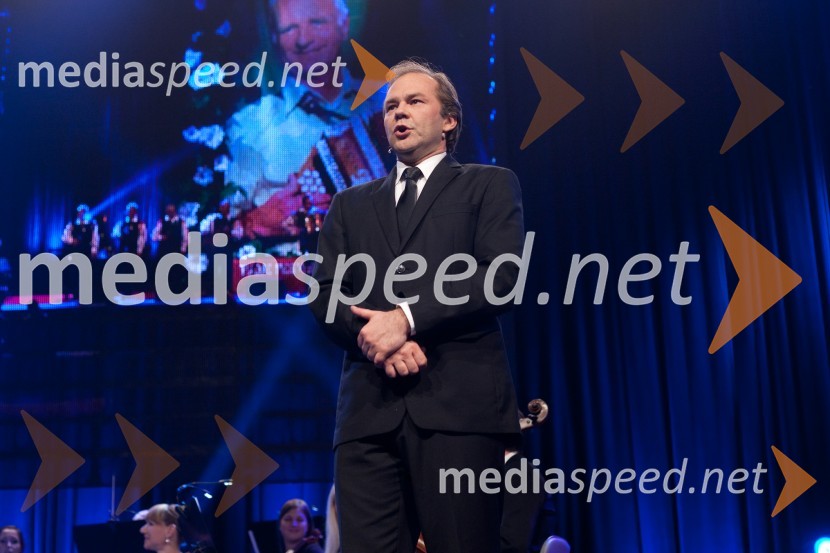 Jure Ivanušič, voditeljPoklon Lojzetu Slaku in njegovi glasbi