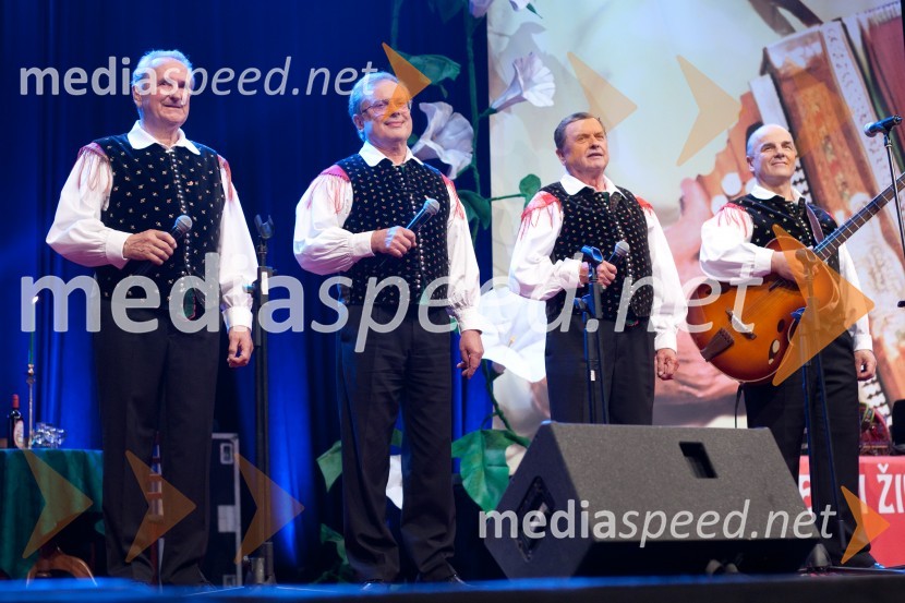 Fantje iz PraprotnaPoklon Lojzetu Slaku in njegovi glasbi