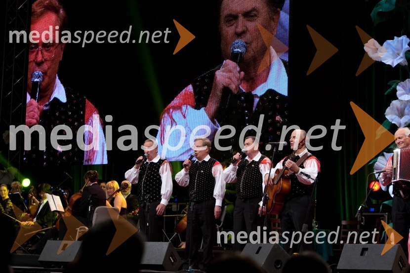 Fantje iz PraprotnaPoklon Lojzetu Slaku in njegovi glasbi