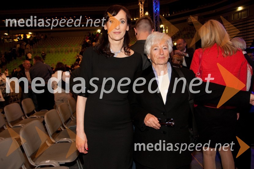 Saša Pavček, igralka; Marija PavčekPoklon Lojzetu Slaku in njegovi glasbi