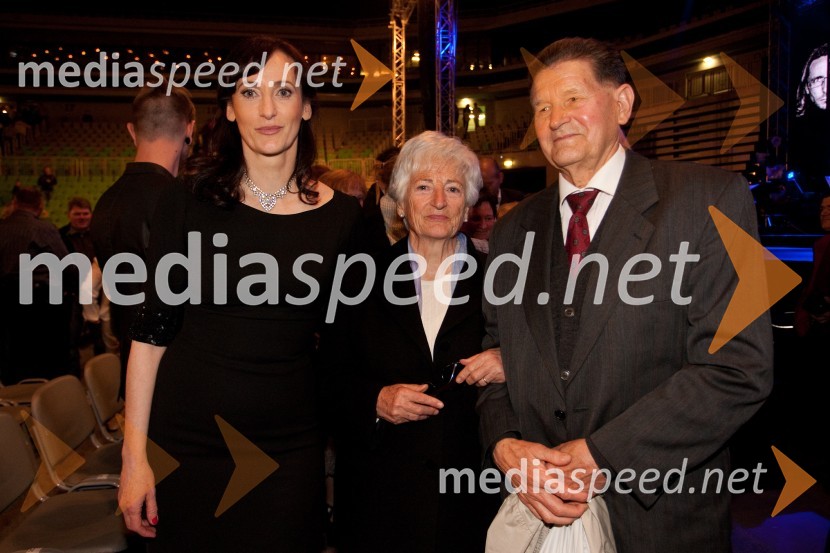 Saša Pavček, igralka; Marija Pavček; Lojze RibičPoklon Lojzetu Slaku in njegovi glasbi