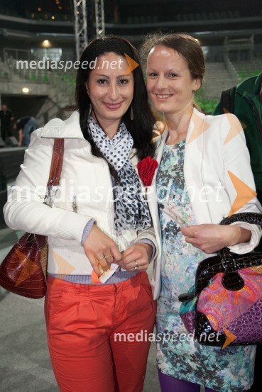 Tanja Vidic Goršak, TV Veseljak; Barbara Pirh, Radio VeseljakPoklon Lojzetu Slaku in njegovi glasbi