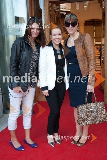 Kaja Ličen; Regina Kogoj, pevka; Saša Bernetič, novinarkaPredstavitev kolekcij slovenskih oblikovalk v Galeriji Emporium