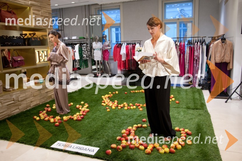 ManekenkiPredstavitev kolekcij slovenskih oblikovalk v Galeriji Emporium