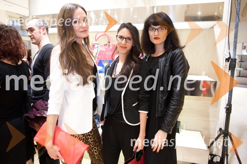 Iryna Osypenko Nemec, manekenka; Marija Veljanovska Nemec; Maja Slavec, fotografinjaPredstavitev kolekcij slovenskih oblikovalk v Galeriji Emporium