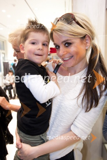 Lin; Nina Vipotnik, vodja marketinga v EmporiumuPredstavitev kolekcij slovenskih oblikovalk v Galeriji Emporium