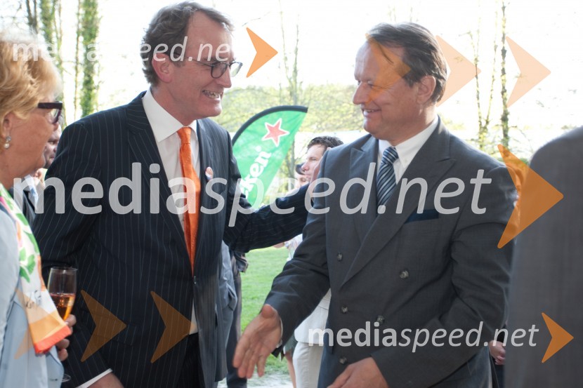 Jos Douma, veleposlanik Nizozemske v Sloveniji; Anton PapežSprejem nizozemskega veleposlaništva ob rojstnem dnevu kraljice Beatrix